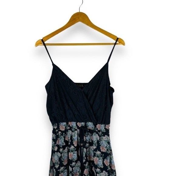4 for $40 SALE! Francesca's Coll. Lace V Neck Floral Mini Dress, Navy, Size L - Picture 4 of 16